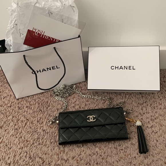 Authentic Chanel wallet on chain w/ D rings, box and bag. 7.75 X 4 X 1.5 inches - Picture 12 of 13